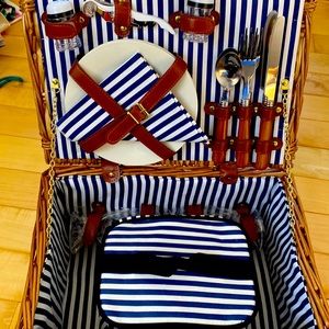 Newport Wicker Picnic Basket by Twine! Comes with Free Gifts!